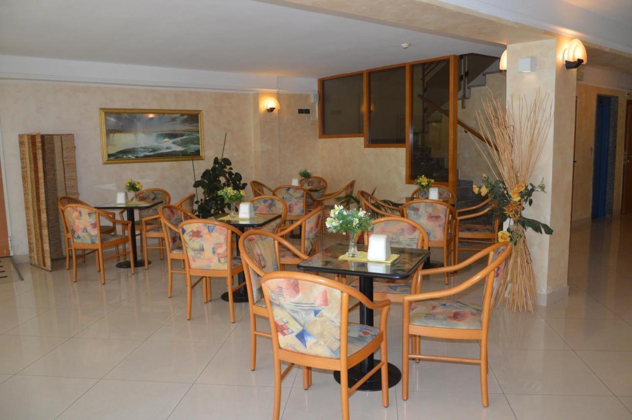Hotel Karin Marebello Екстериор снимка