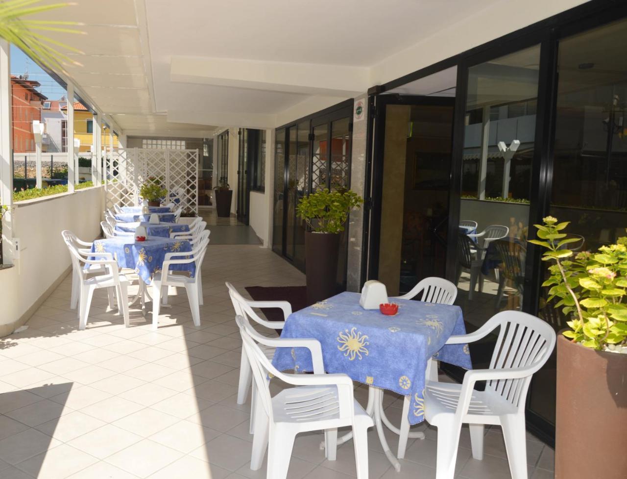 Hotel Karin Marebello Екстериор снимка