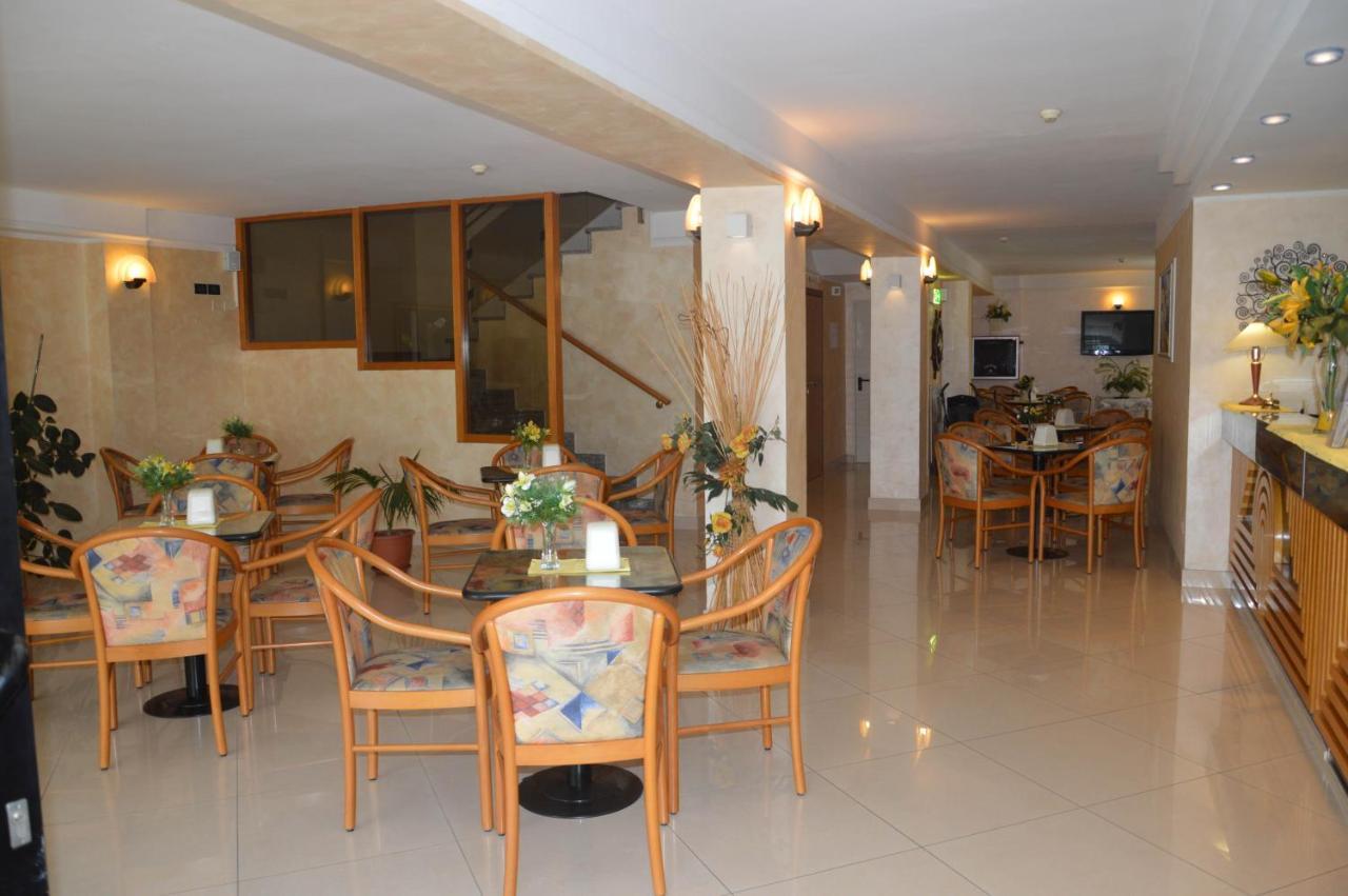 Hotel Karin Marebello Екстериор снимка