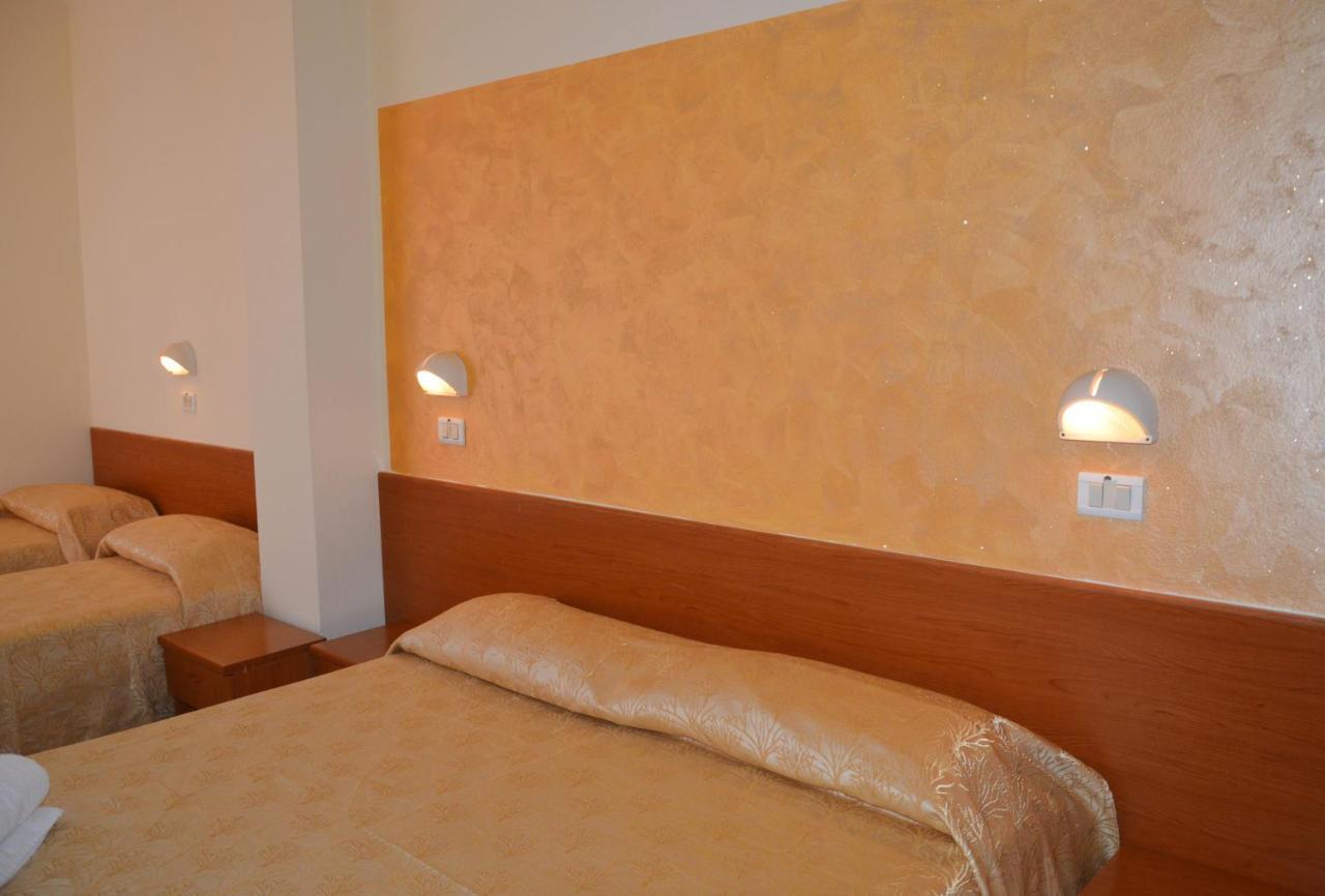 Hotel Karin Marebello Екстериор снимка
