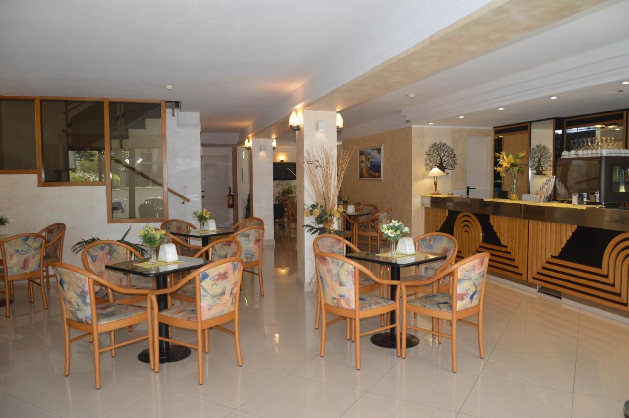Hotel Karin Marebello Екстериор снимка