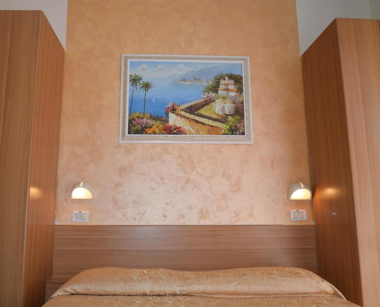 Hotel Karin Marebello Екстериор снимка