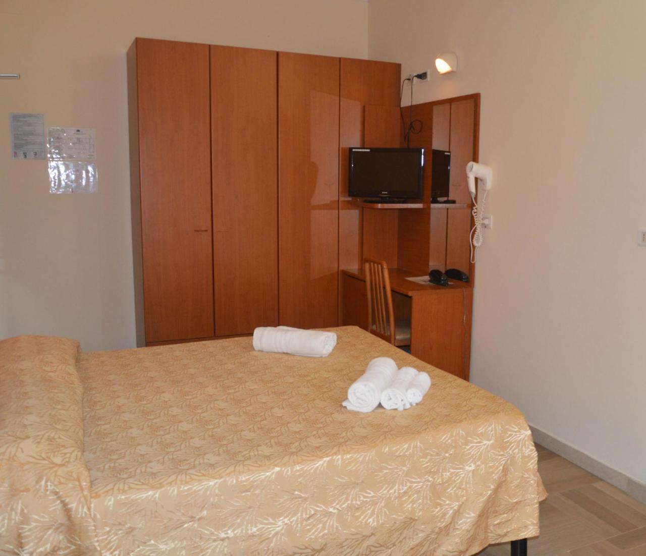 Hotel Karin Marebello Екстериор снимка