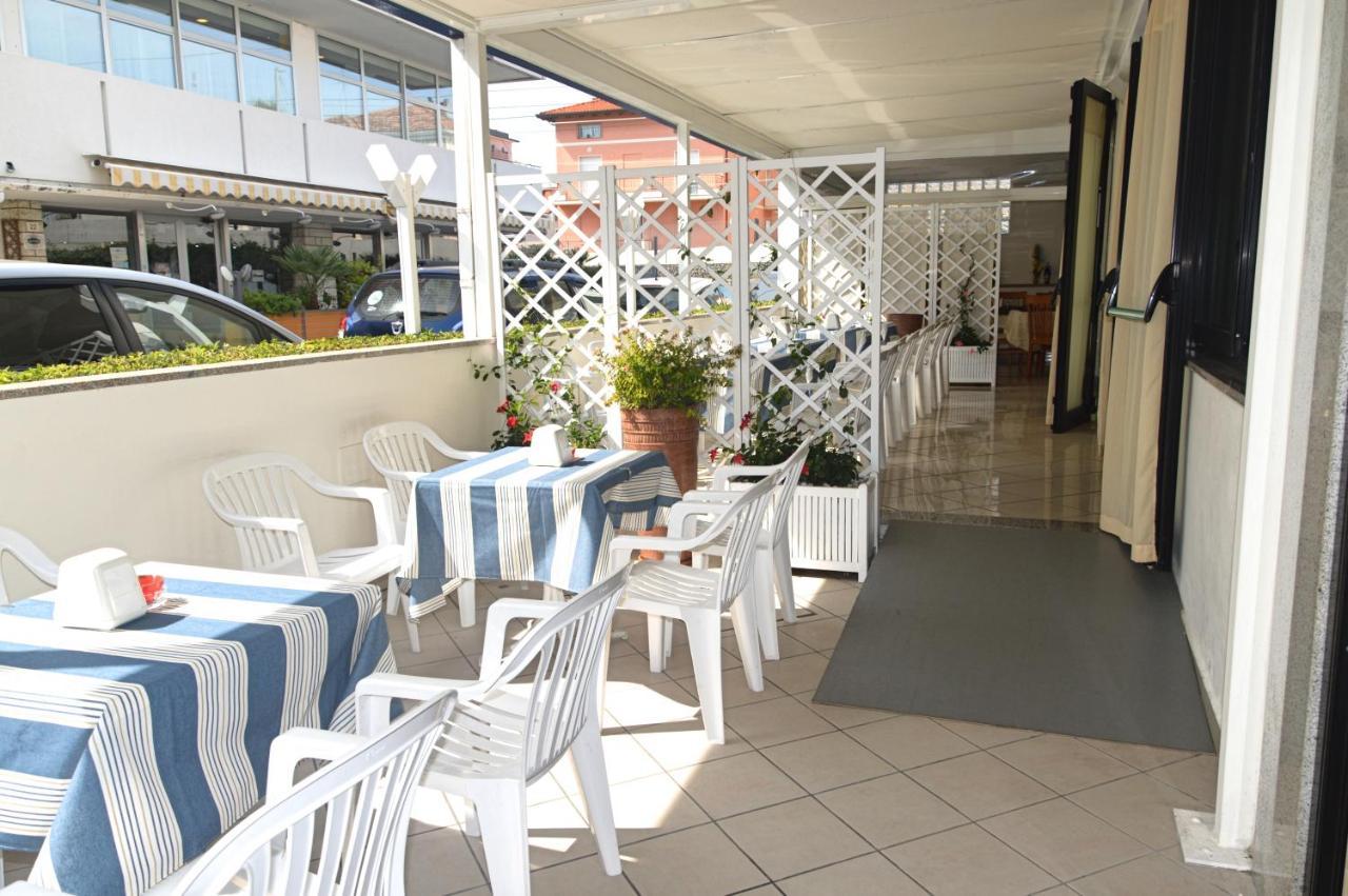 Hotel Karin Marebello Екстериор снимка