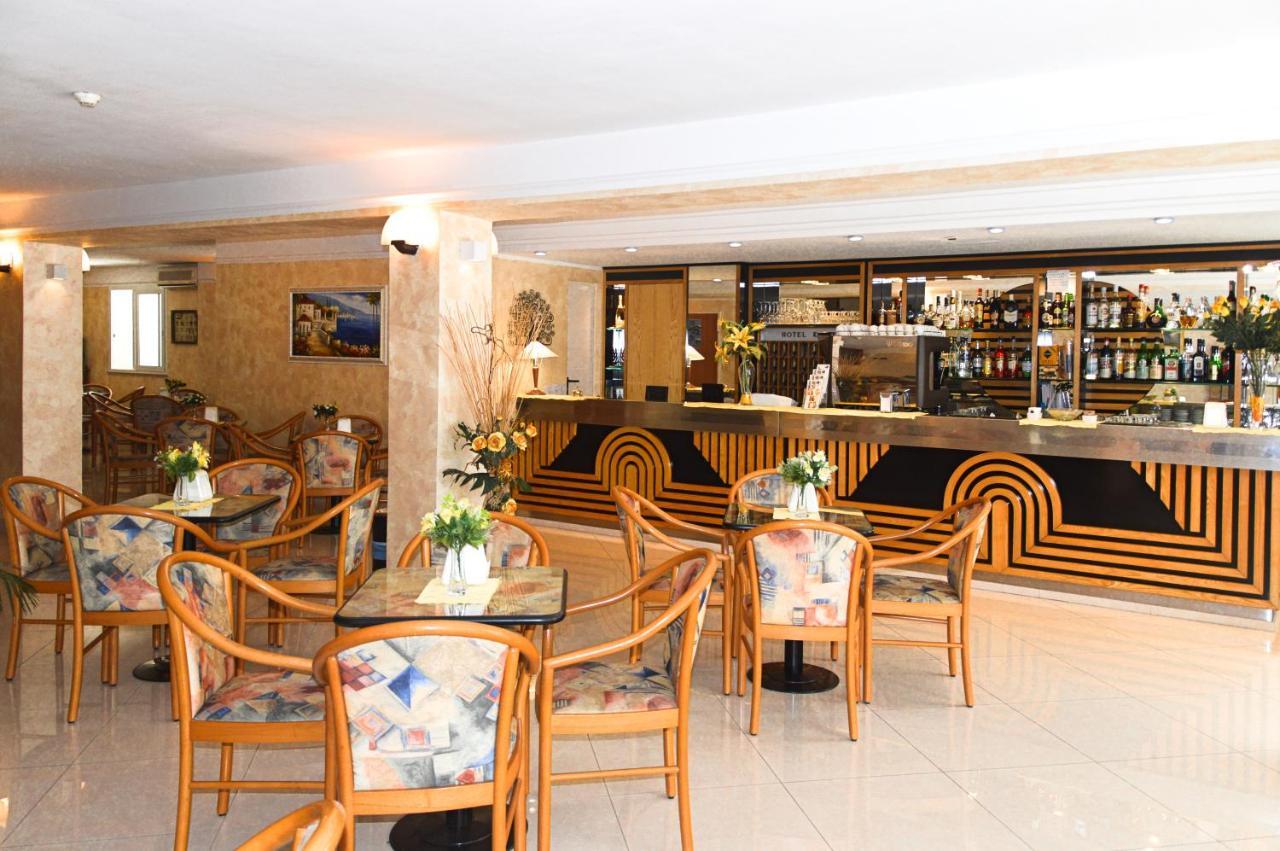 Hotel Karin Marebello Екстериор снимка