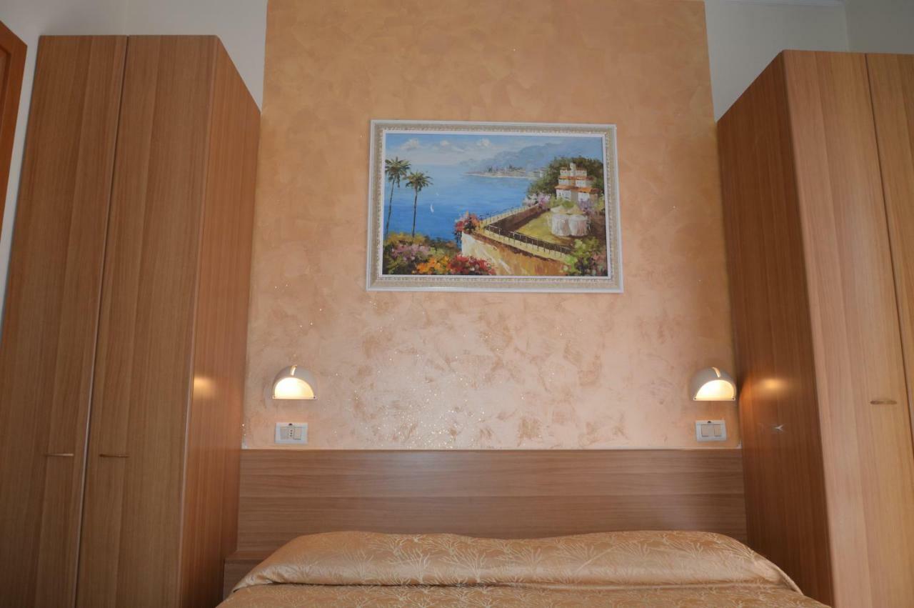 Hotel Karin Marebello Екстериор снимка