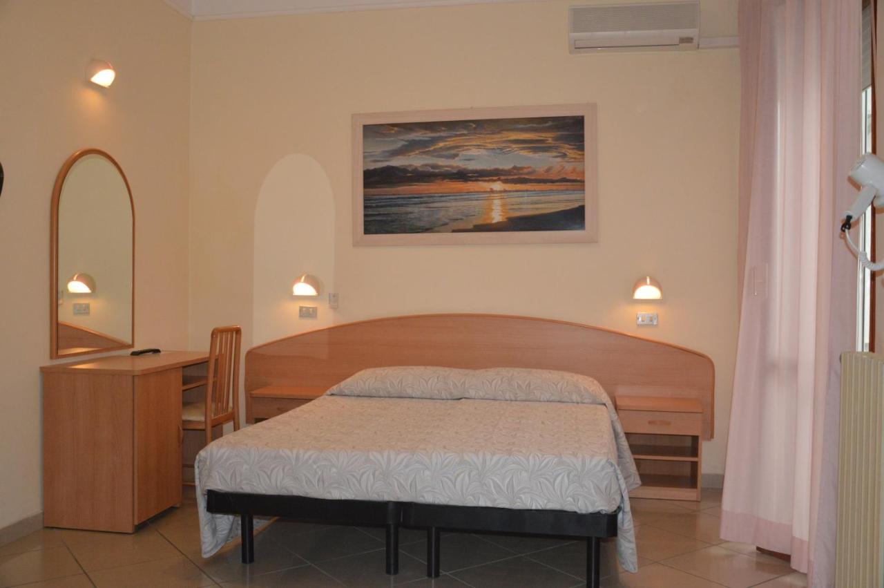Hotel Karin Marebello Екстериор снимка